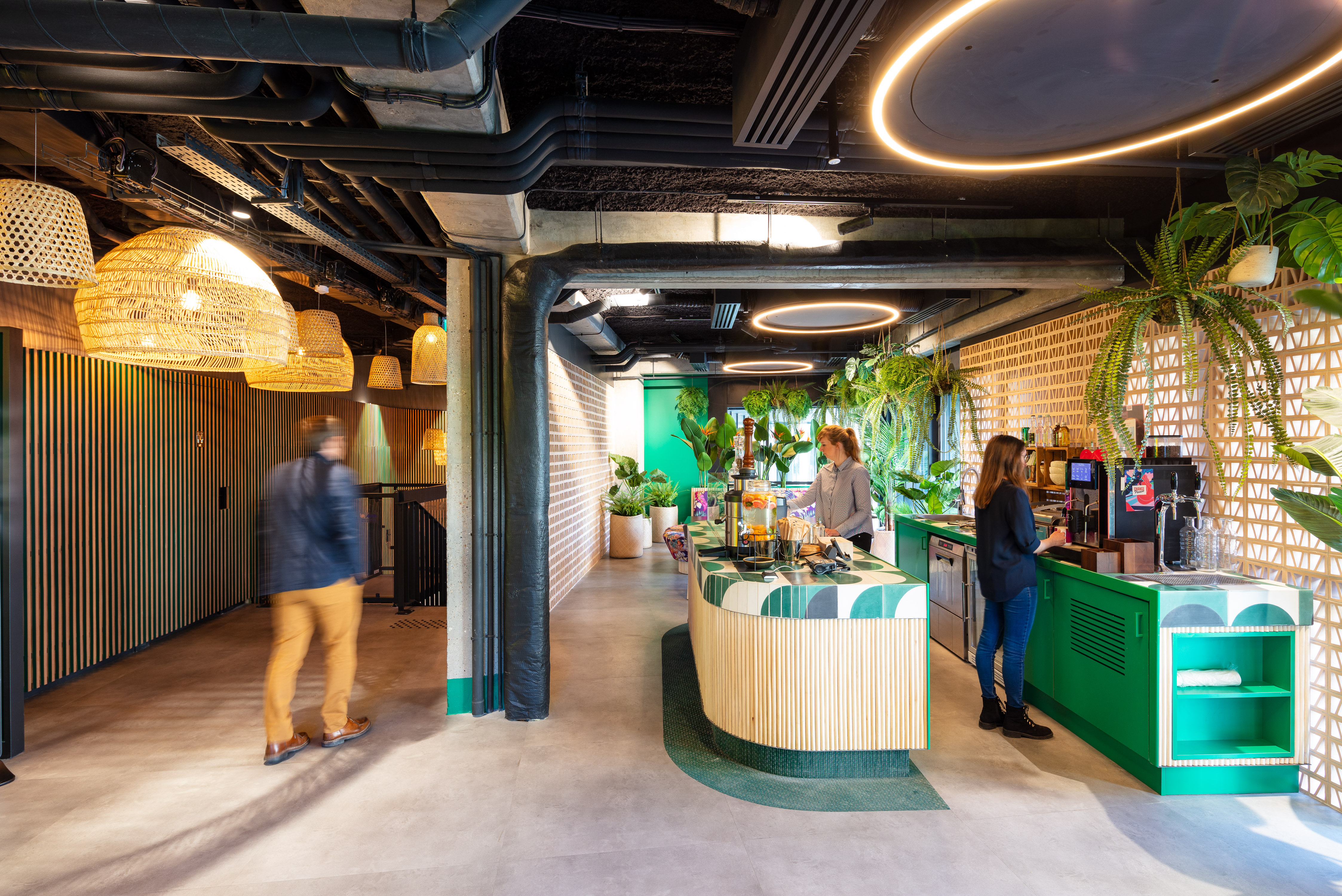 Davidson Consulting Paris — cafeteria La Rétropical with mesh wall visible